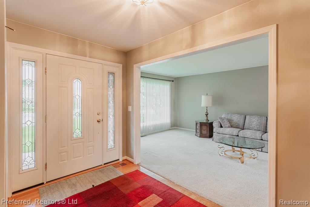 41130 WHITE HAVEN Court, Northville, MI 48168 — Photo 8