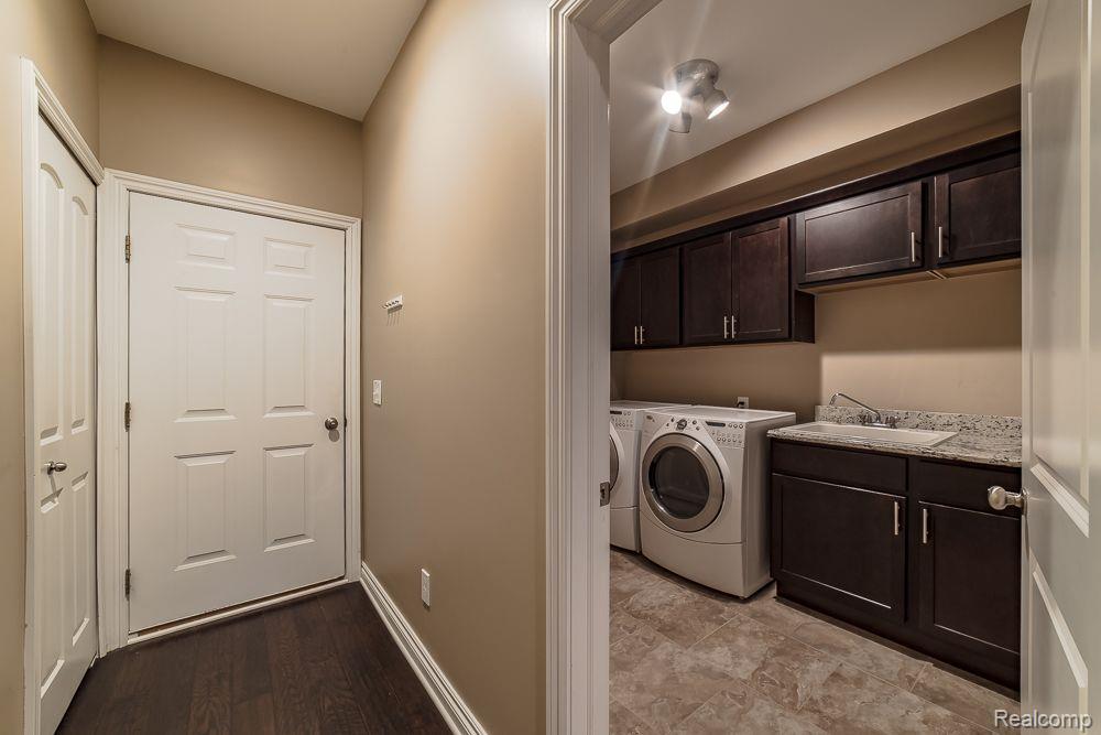 9546 KINGSWAY Circle, Clarkston, MI 48348 — Photo 37