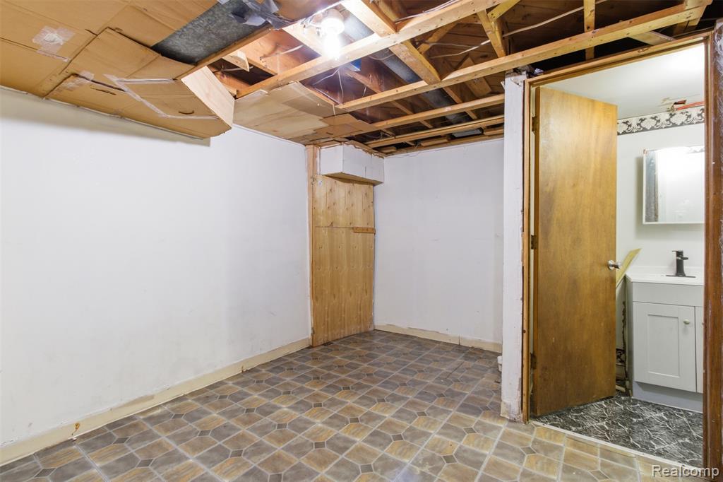 7044 Hudson Avenue, Warren, MI 48091 — Photo 11