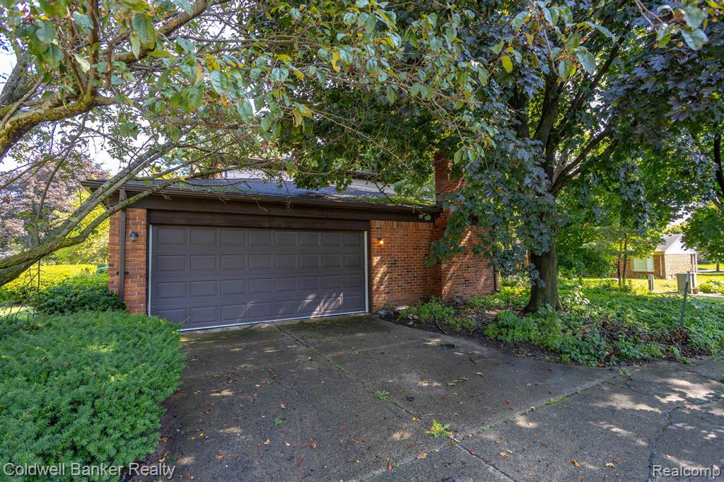 5310 HERTFORD Drive, Troy, MI 48085 — Photo 32