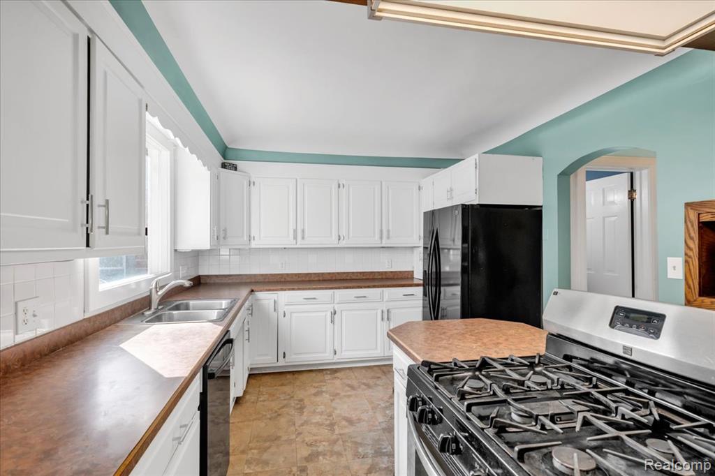 26 N Beck Street, Sebewaing, MI 48759 — Photo 47