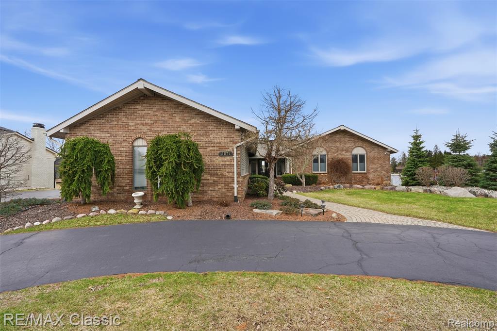 4871 Winewood Lane, Commerce Twp, MI 48382 — Photo 2