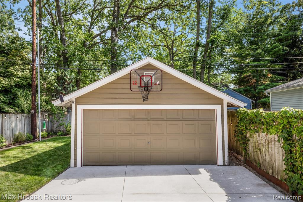44 Kensington Boulevard, Pleasant Ridge, MI — Photo 35
