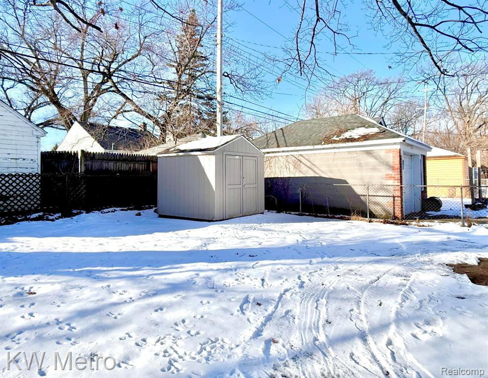 421 GARDENDALE Street, Ferndale, MI 48220 — Photo 25