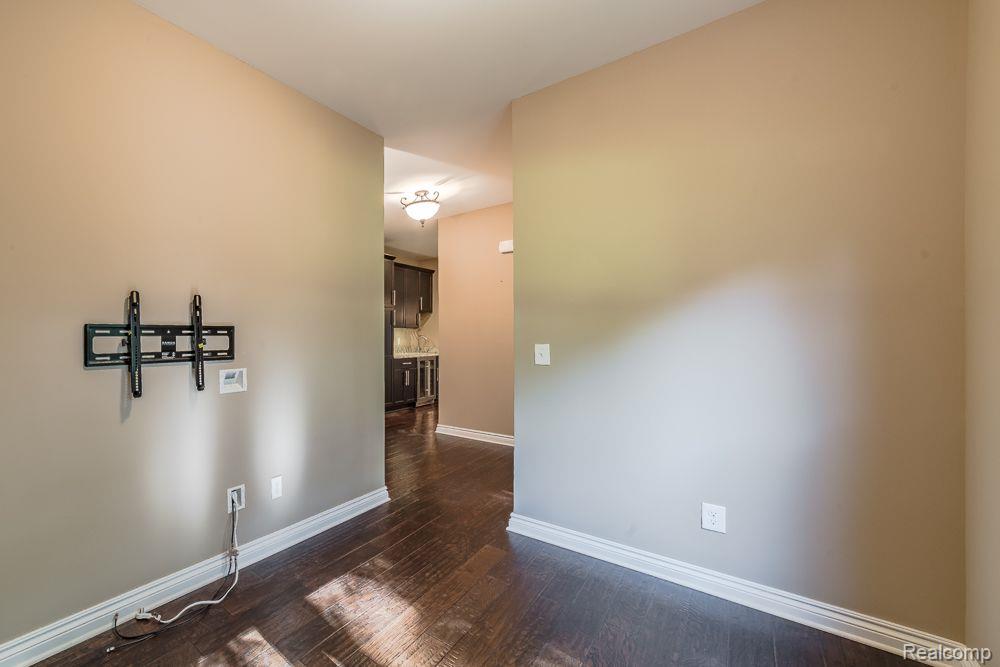 9546 KINGSWAY Circle, Clarkston, MI 48348 — Photo 10