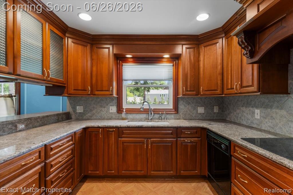 6737 Alderley Way, West Bloomfield, MI — Photo 23