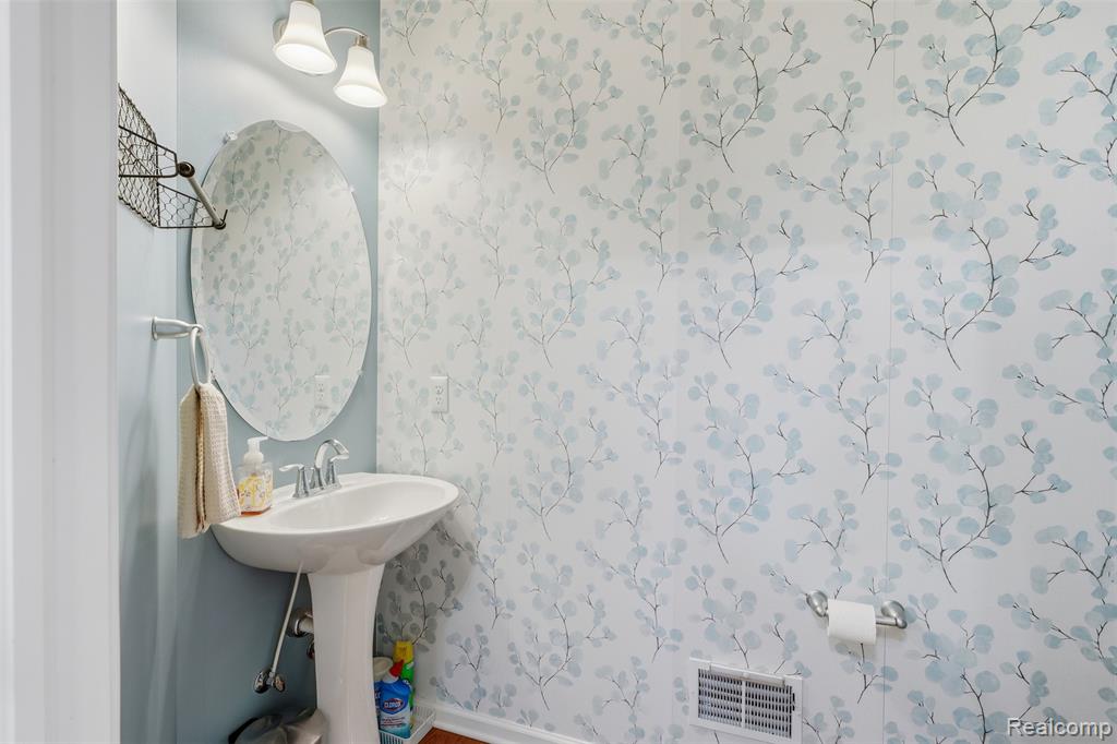 9001 Van Dusen Court, South Lyon, MI 48178 — Photo 18