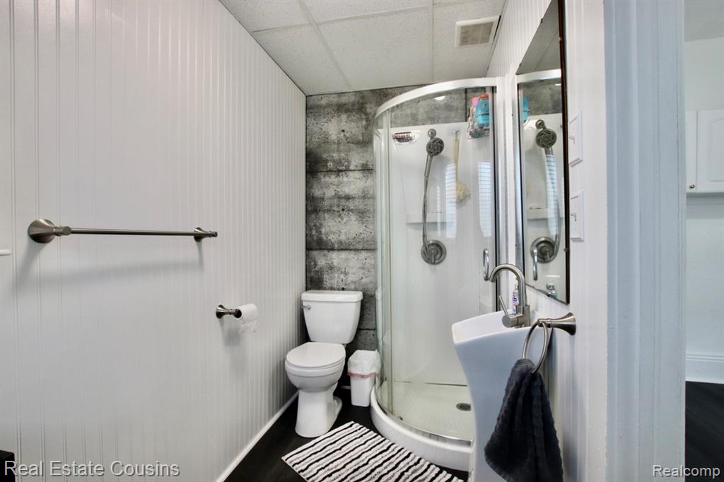 105 S Pine Street, Fenton, MI 48430 — Photo 11