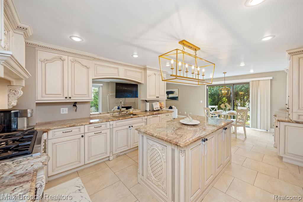 4619 MAURA Lane, West Bloomfield, MI 48323 — Photo 5