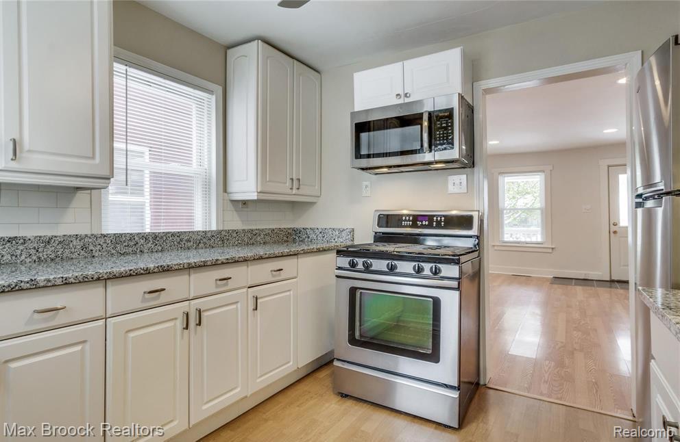 65 Maplefield Road, Pleasant Ridge, MI — Photo 6