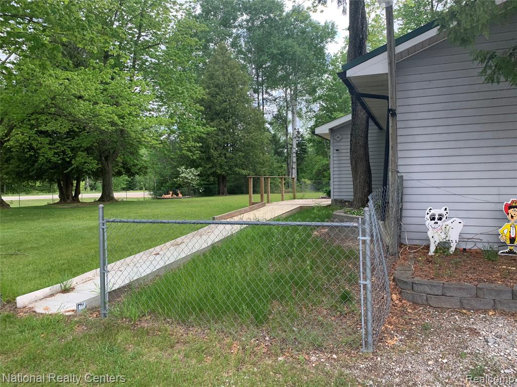 269 W M-61, Gladwin, MI 48624 — Photo 19