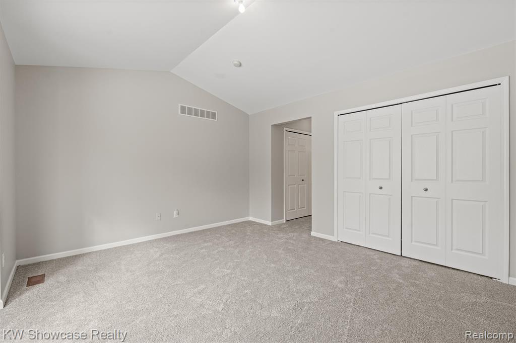462 Woodhaven Drive, Commerce Twp, MI 48390 — Photo 17