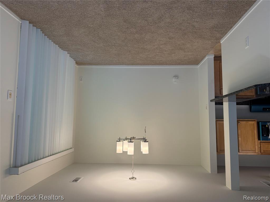 6560 Ridgefield Circle, West Bloomfield, MI — Photo 9