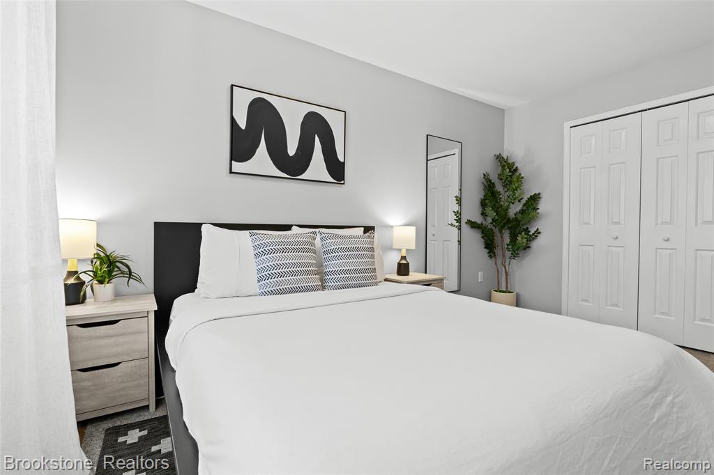 400 LA PLAZA, Royal Oak, MI 48073 — Photo 32