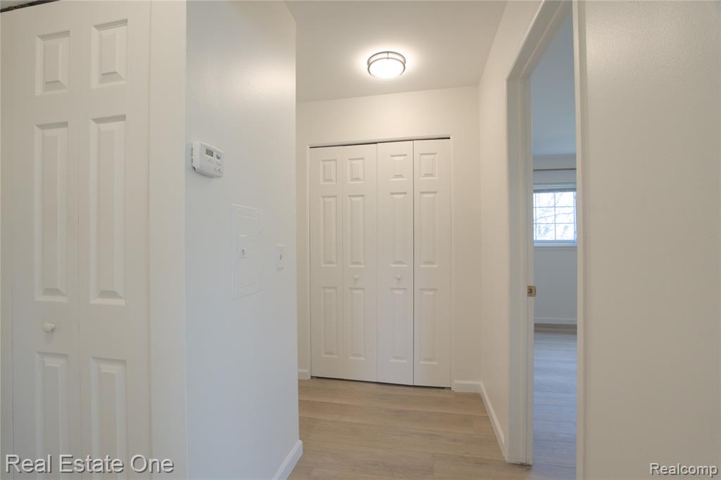 657 E Fox Hills Drive, Bloomfield Hills, MI 48304 — Photo 11