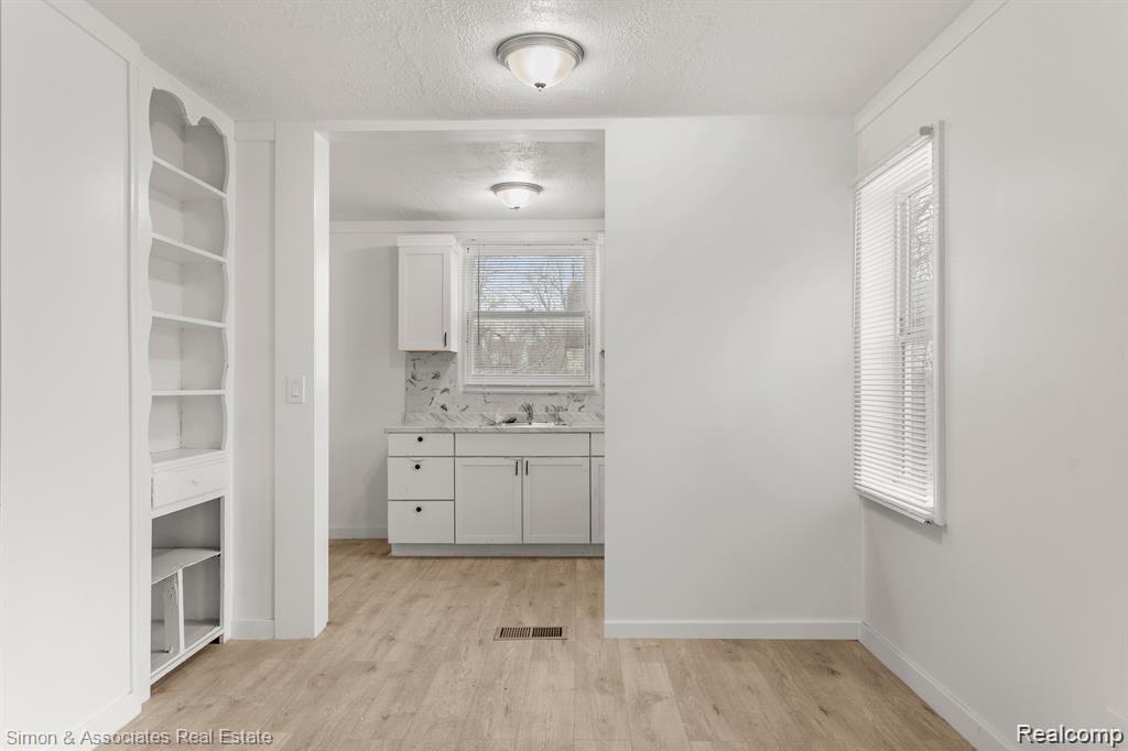 7512 Hazelton, Dearborn Heights, MI 48127 — Photo 4
