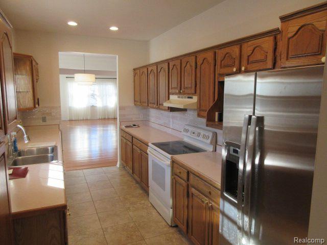 110 N 1ST Street, Holly, MI 48442 — Photo 9