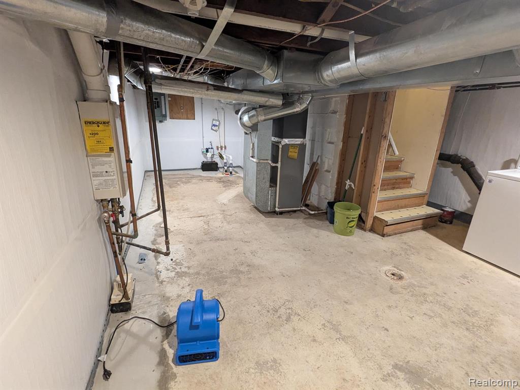 2305 Hester Court, Keego Harbor, MI 48320 — Photo 15