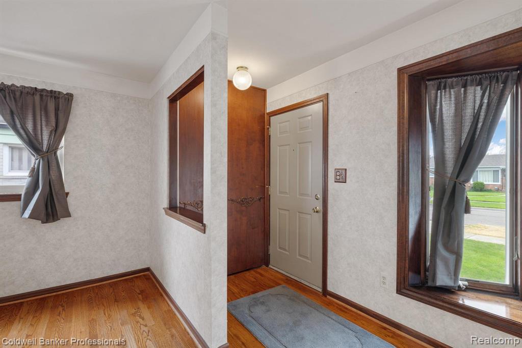 8536 Blackburn Drive, Westland, MI — Photo 10