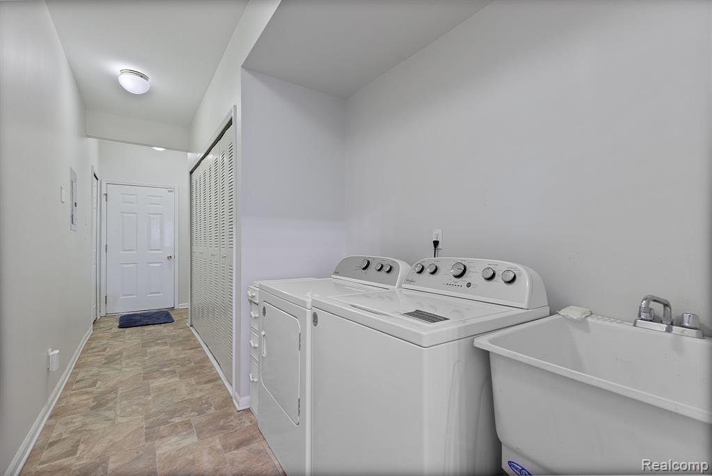 1924 FLAGSTONE Circle, Rochester, MI 48307 — Photo 12