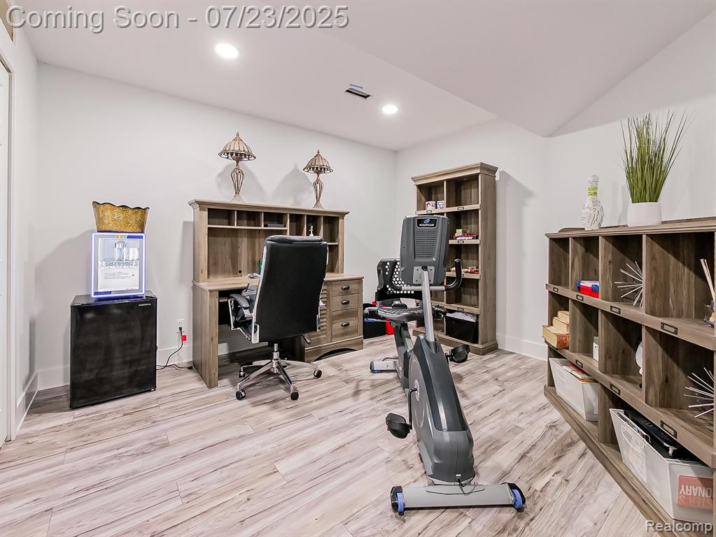 6590 Pembridge Hill, West Bloomfield, MI — Photo 24