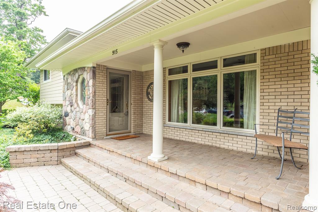 915 BRANTFORD Road, Rochester, MI 48306 — Photo 3