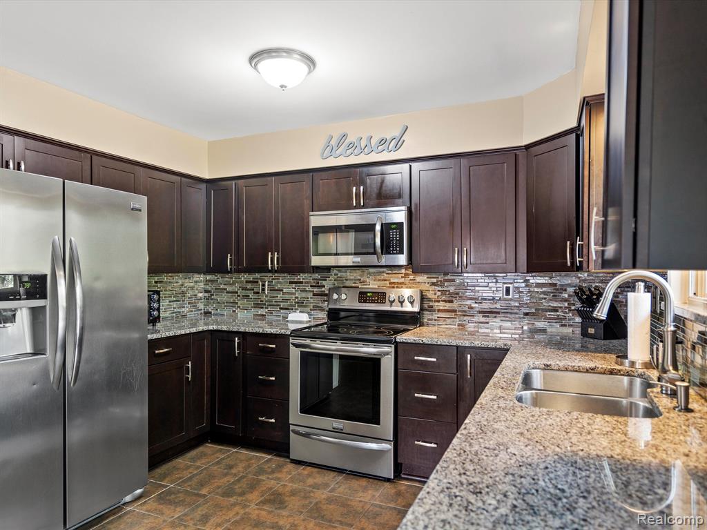 8319 PAMELA Street, Shelby, MI 48316 — Photo 18