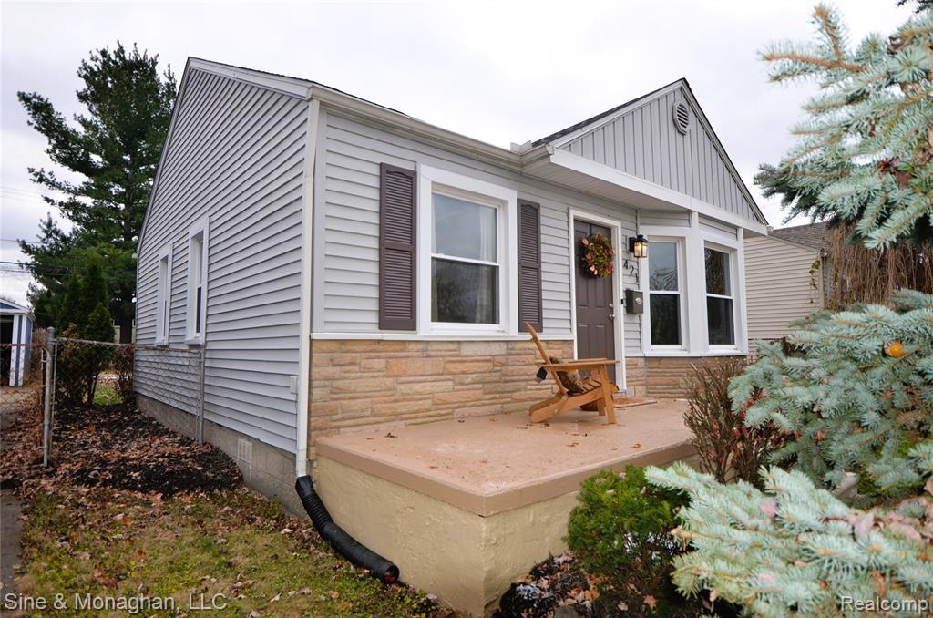 421 W Kalama Avenue S, Madison Heights, MI 48071 — Photo 6