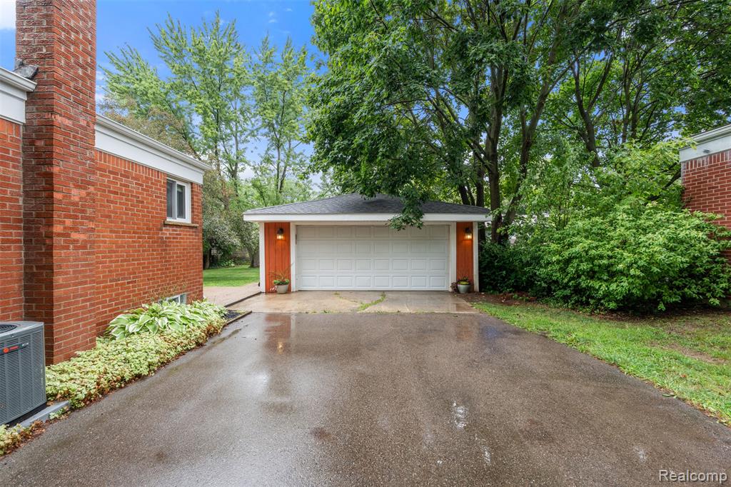920 Elira Road, Waterford, MI 48328 — Photo 25