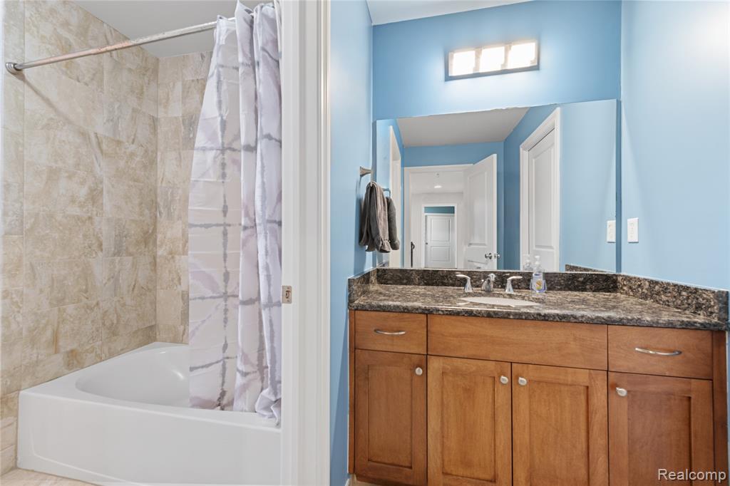 801 Watersmeet Drive, Oxford, MI 48371 — Photo 38