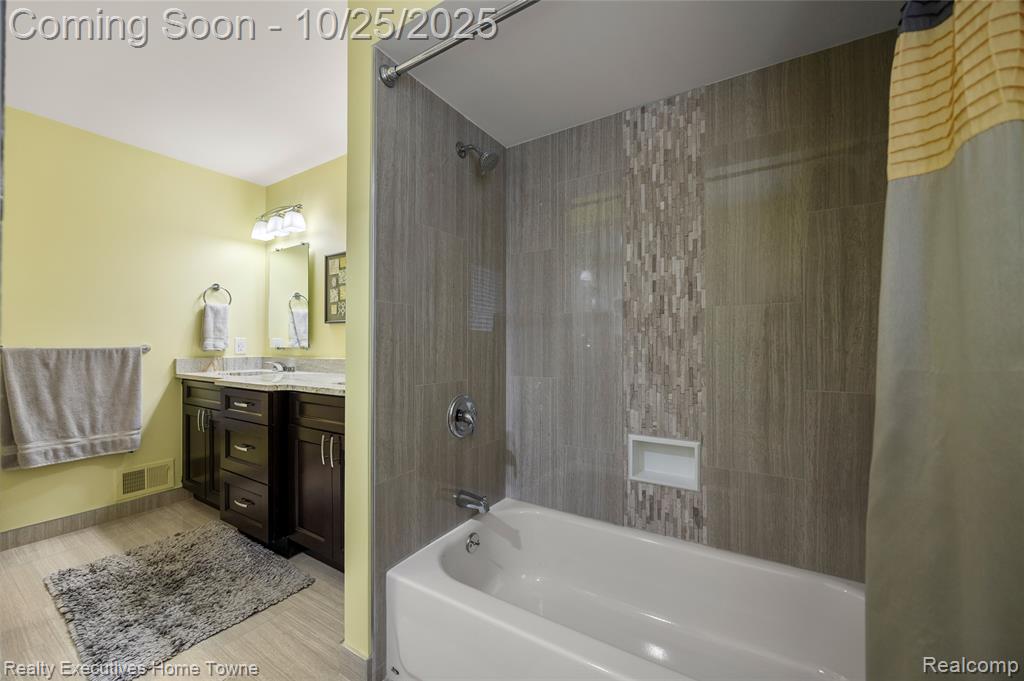 54464 Sherwood Lane, Shelby Twp, MI 48315 — Photo 51