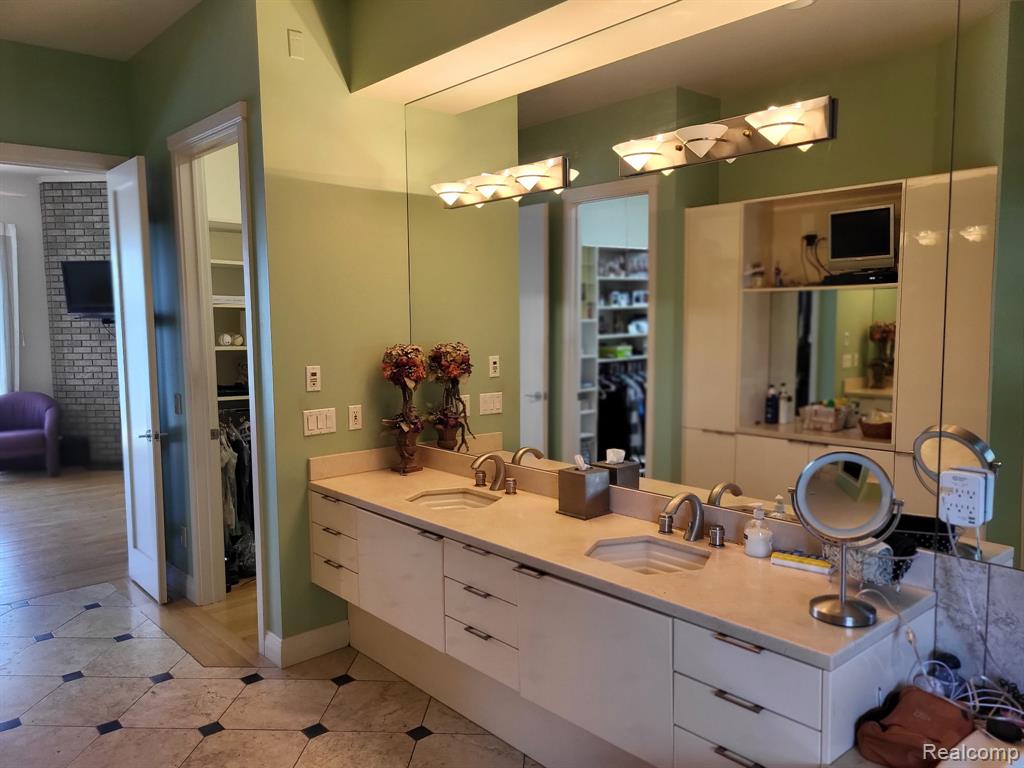 1296 Labrosse Drive, Waterford, MI 48328 — Photo 32