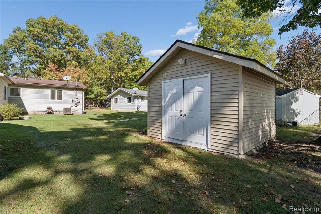 1560 Odette, Hartland, MI 48353 — Photo 34