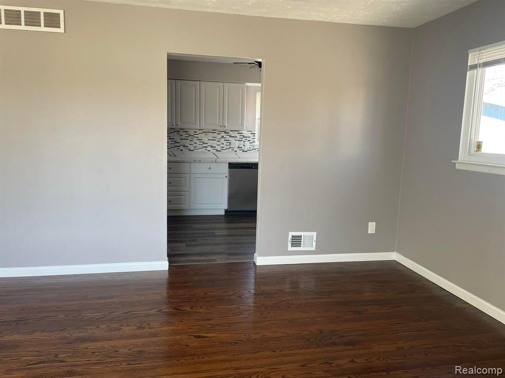 5775 N DOWLING Street, Westland, MI — Photo 3