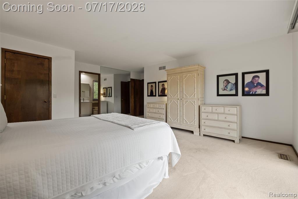 5863 Seville Circle, Orchard Lake Village, MI 48324 — Photo 32