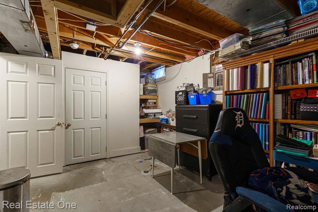 4067 HIGHVIEW, Waterford, MI 48329 — Photo 36