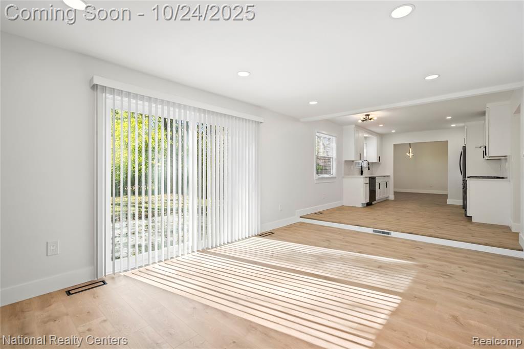 4427 Westover Drive, West Bloomfield, MI 48323 — Photo 14