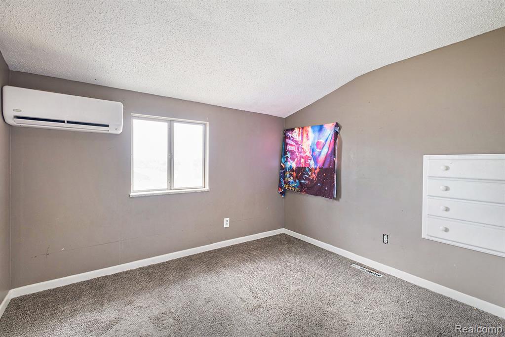 4138 Lapeer Road, Burton, MI 48509 — Photo 30