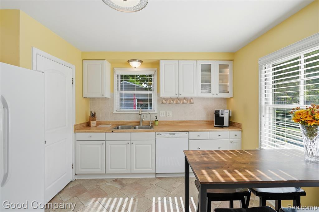23470 Oneida Street, Oak Park, MI 48237 — Photo 8