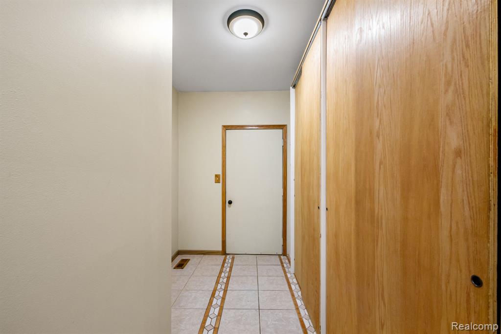 4535 Central Avenue, Clarkston, MI — Photo 35