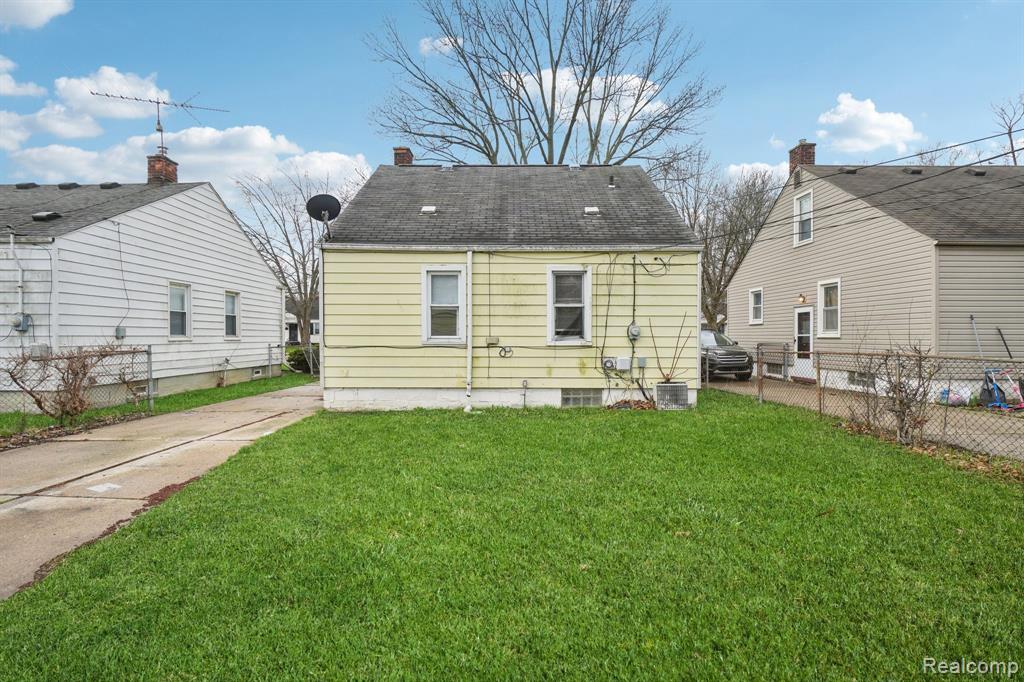 19717 Kenosha Street, Harper Woods, MI 48225 — Photo 8