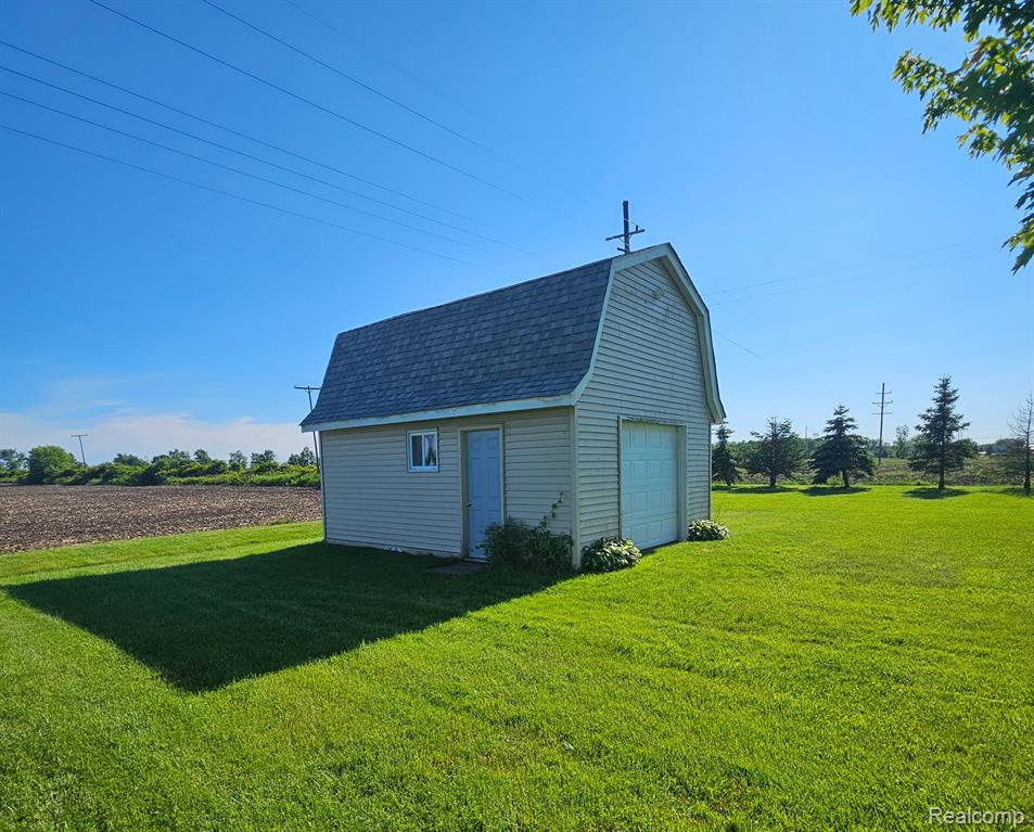 9233 SMITHS CREEK Road, Wales, MI — Photo 46