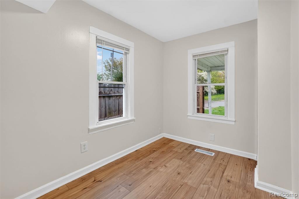 4910 HUGHES Road, Lansing, MI 48910 — Photo 11