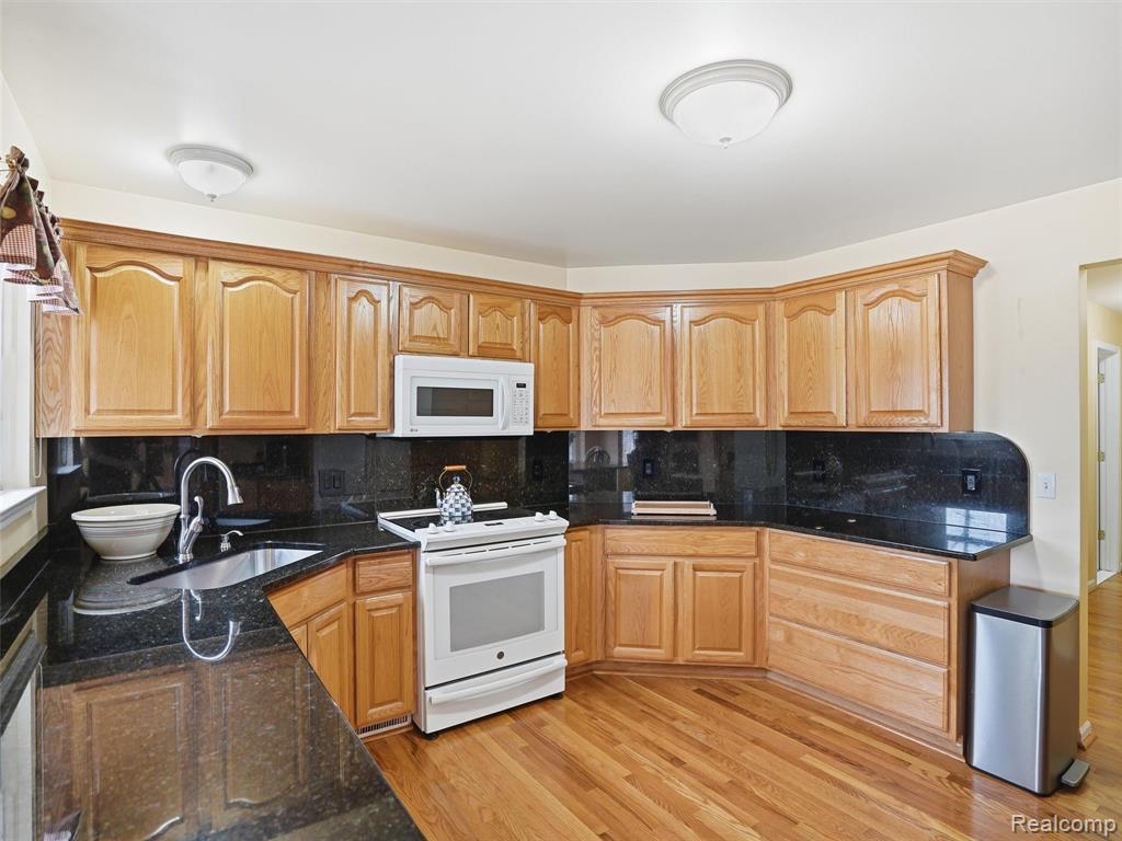 11371 Runyan Lake Road, Fenton, MI 48430 — Photo 12