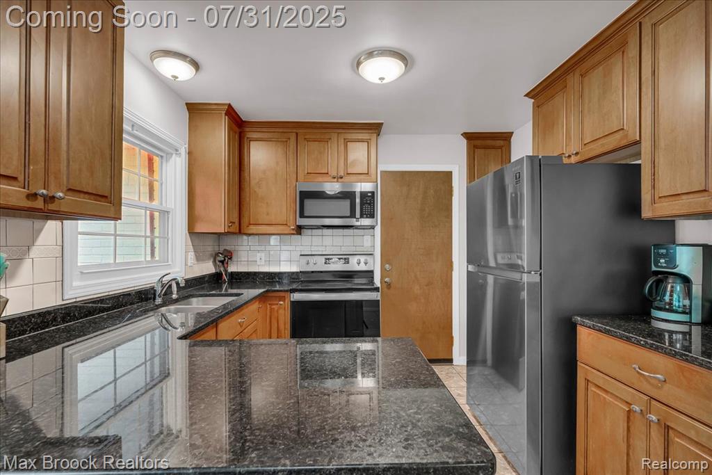 536 Fox River Drive, Bloomfield Hills, MI 48304 — Photo 11