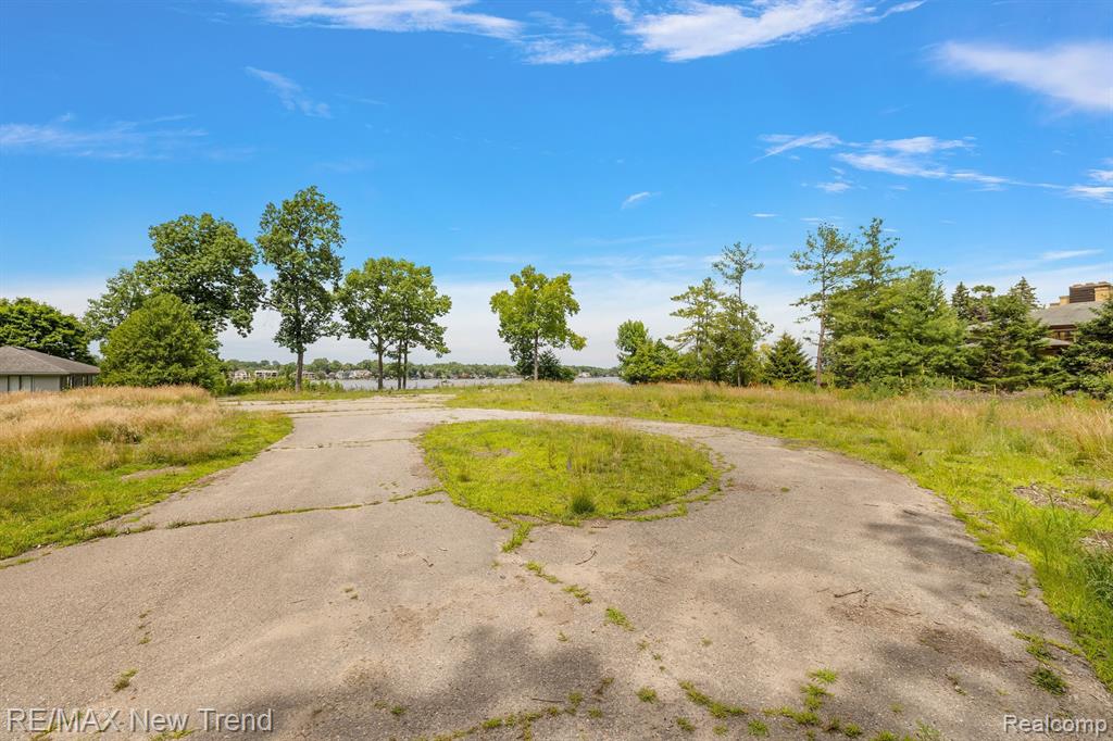 4796 DOW RIDGE Road, Orchard Lake Village, MI 48324 — Photo 15