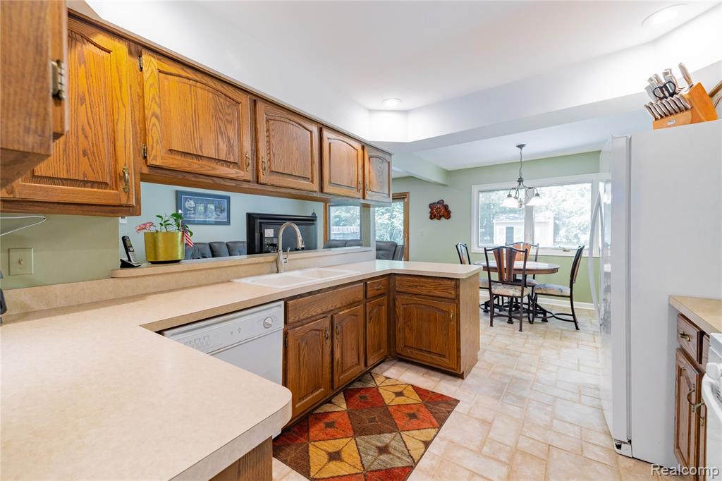 8366 Glengarry Road, Grosse Ile, MI 48138 — Photo 23