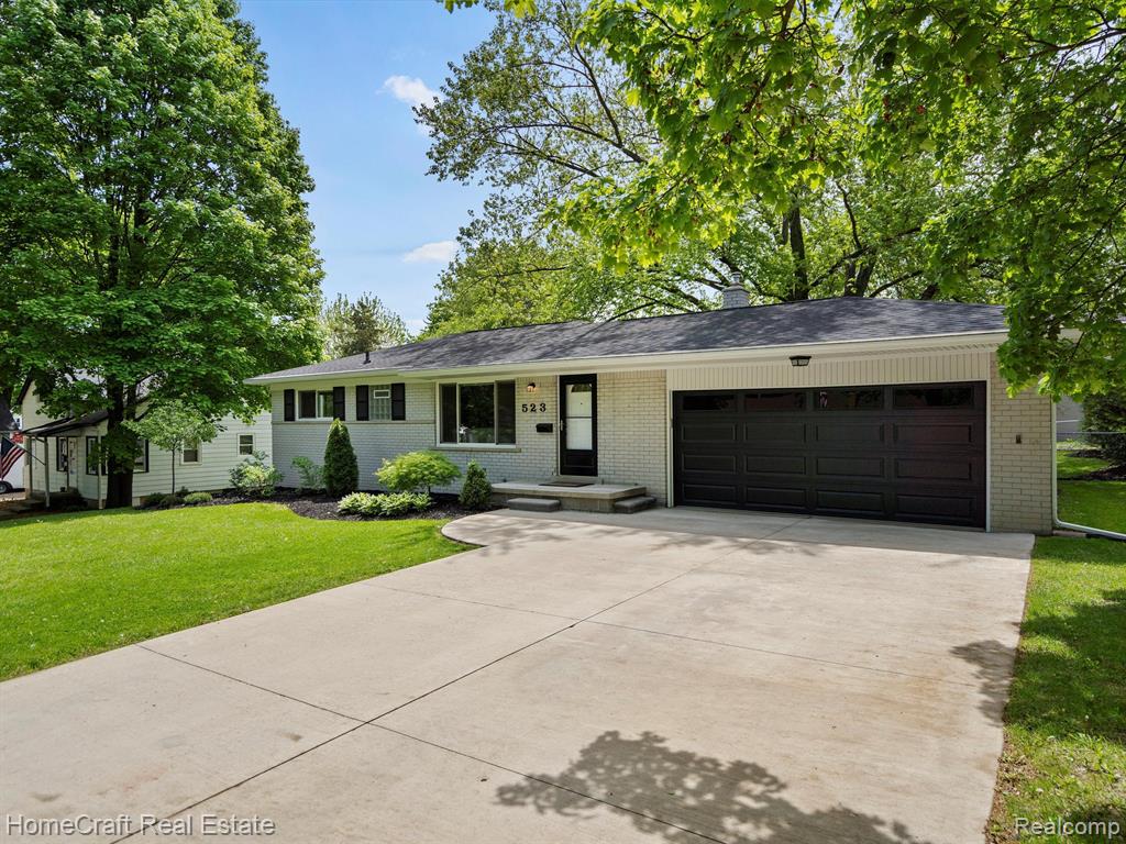 523 W BROOKS Street, Howell, MI 48843 — Photo 2