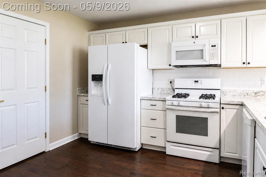 5018 Harbor Oak Drive, Waterford, MI 48329 — Photo 12