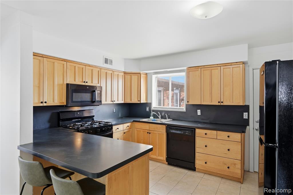 20648 Williamsburg Court, Harper Woods, MI 48225 — Photo 6